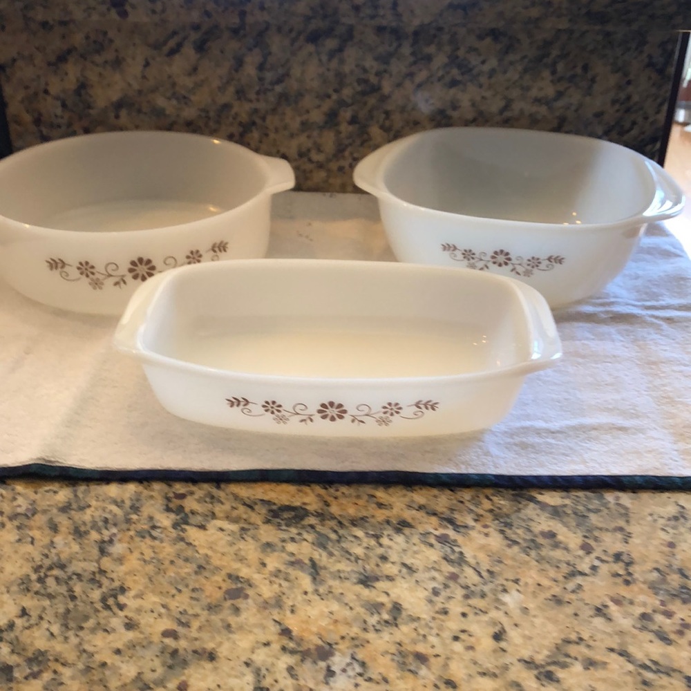 Pyr-O-Rey Dynaware 3 Piece Bakeware with Brown Floral Pattern